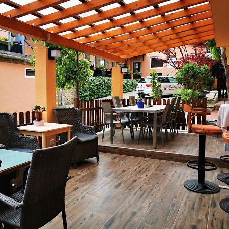 Hotel Goldene Krone Mistelbach Exterior photo