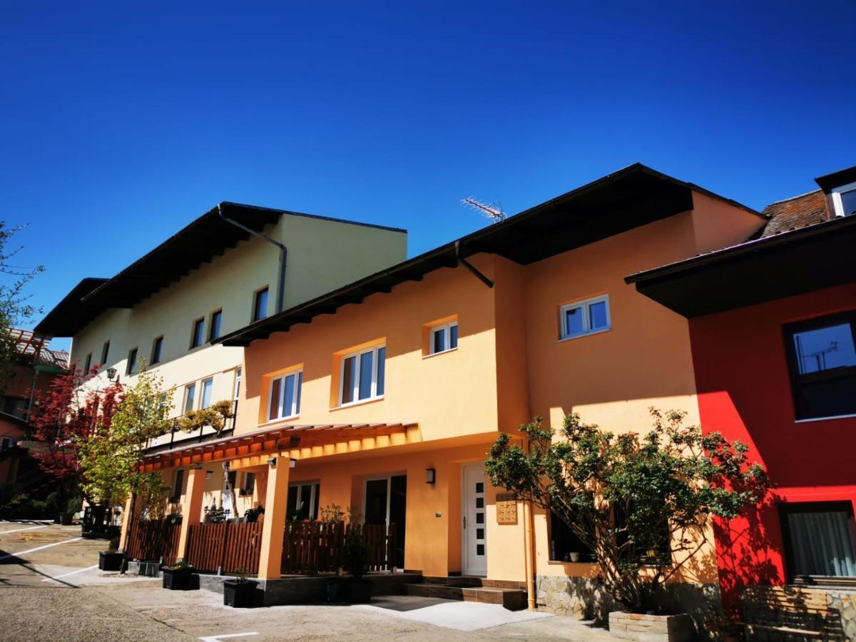 Hotel Goldene Krone Mistelbach Exterior photo