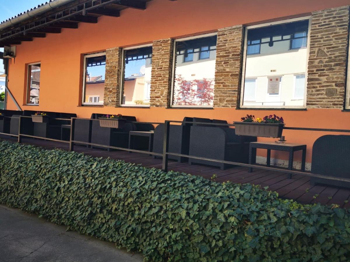 Hotel Goldene Krone Mistelbach Exterior photo