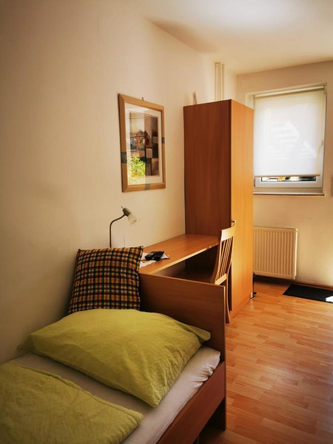 Hotel Goldene Krone Mistelbach Exterior photo