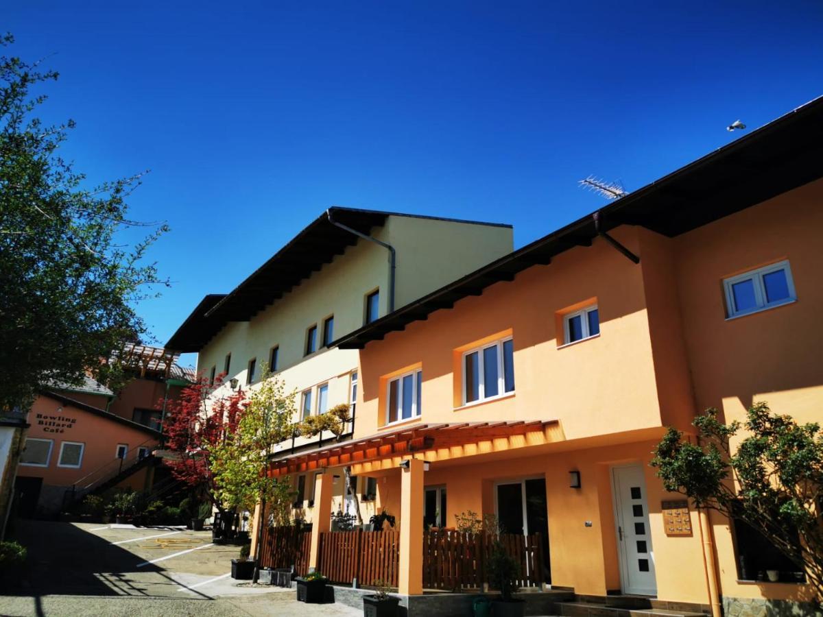 Hotel Goldene Krone Mistelbach Exterior photo