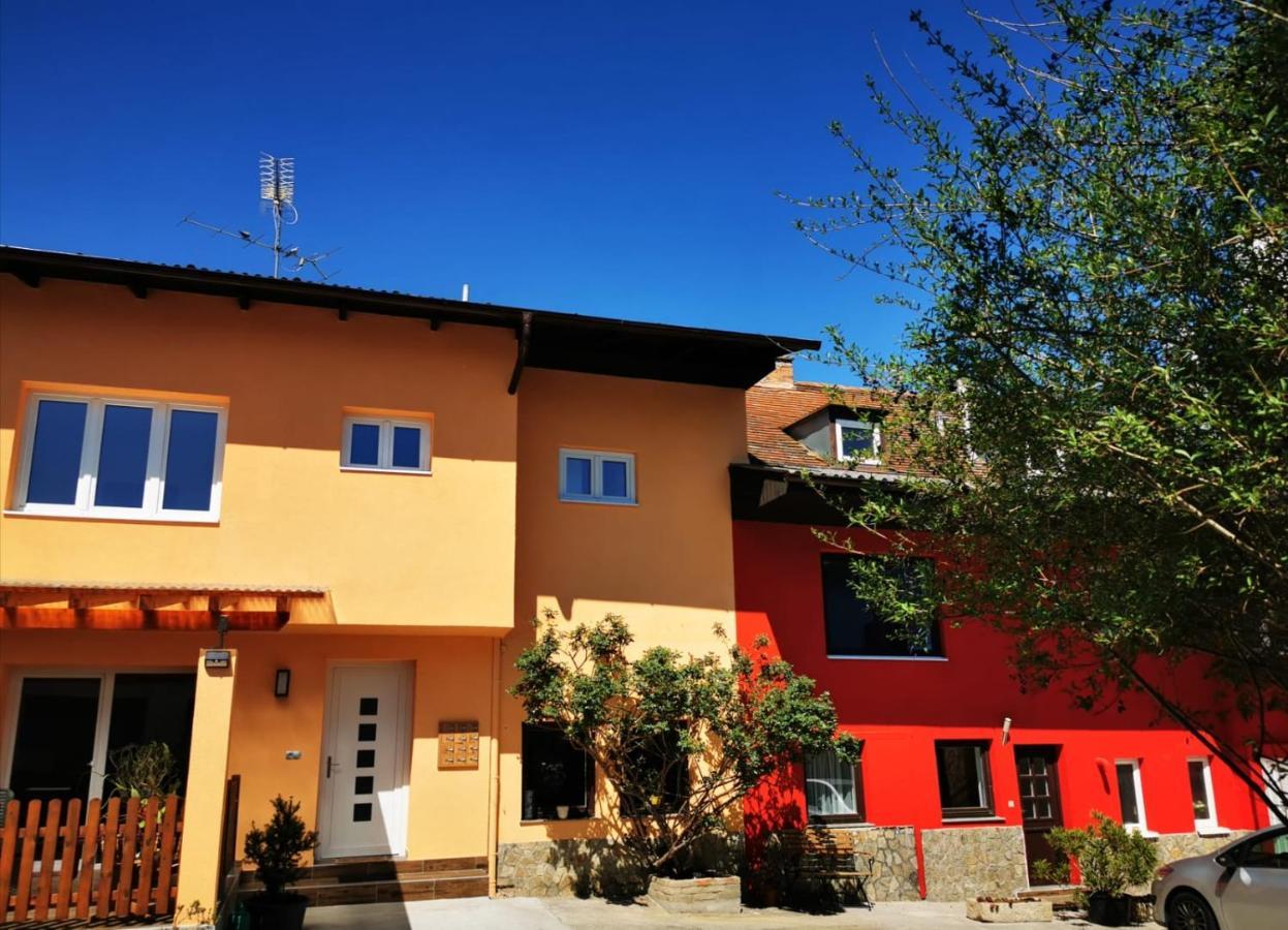 Hotel Goldene Krone Mistelbach Exterior photo