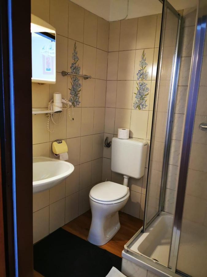 Hotel Goldene Krone Mistelbach Exterior photo