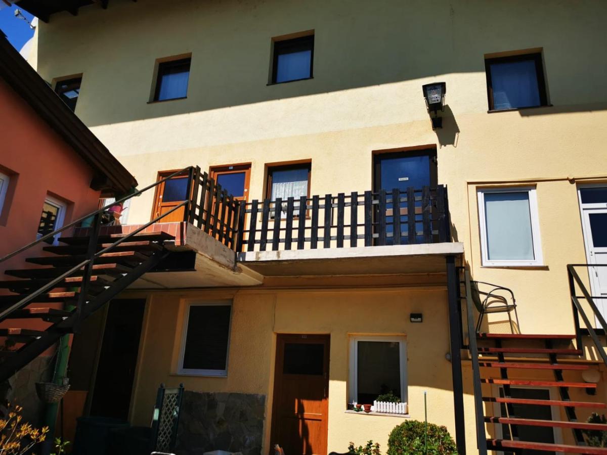 Hotel Goldene Krone Mistelbach Exterior photo